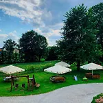 Dwor Karwacz Bed and Breakfast 3*