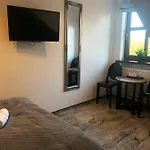 Dwor Karwacz Bed & Breakfast