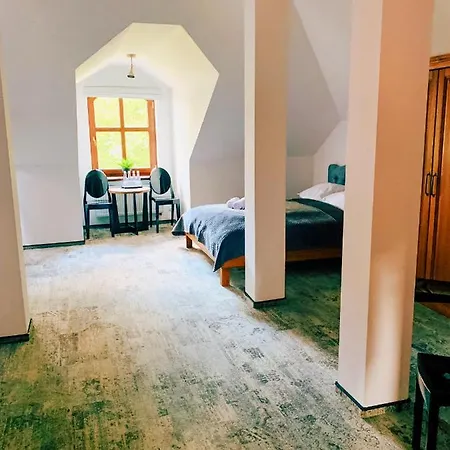 Dwór Karwacz Bed and breakfast 3*