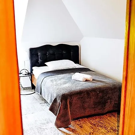 Dwór Karwacz Bed and breakfast 3*