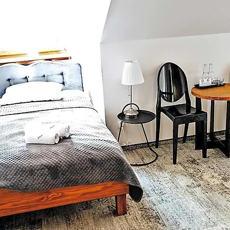 Dwór Karwacz Bed and breakfast 3*