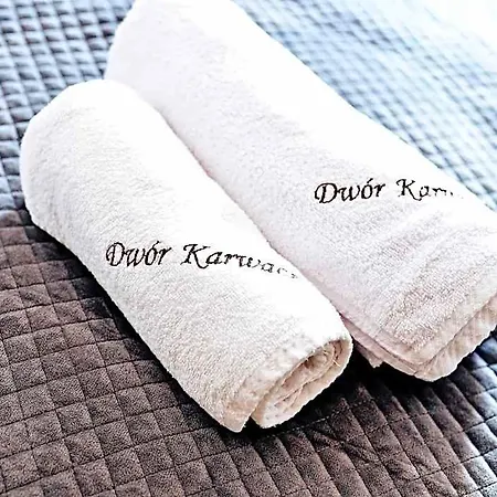 Dwór Karwacz Bed and breakfast