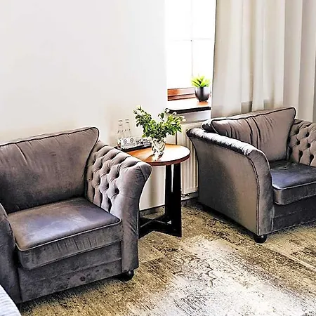 Dwór Karwacz Bed and breakfast 3*
