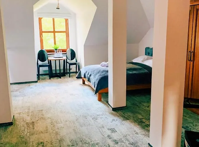 Dwór Karwacz Nocleg ze śniadaniem 3*