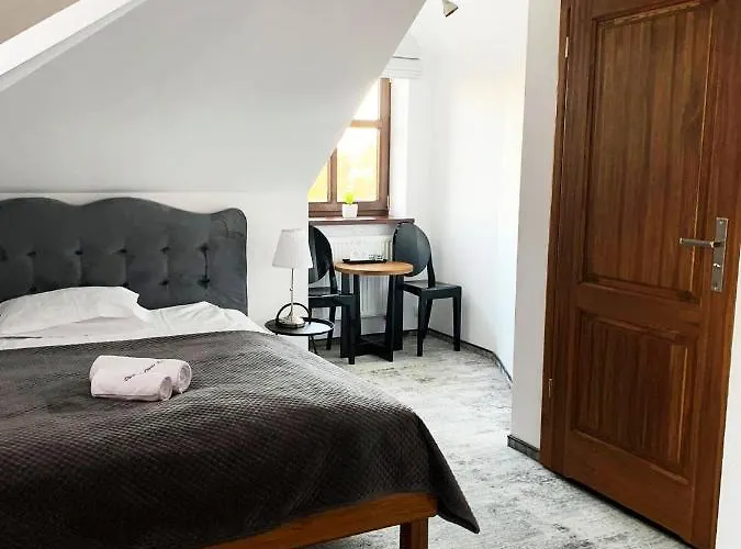 Nocleg ze śniadaniem Dwór Karwacz 3*